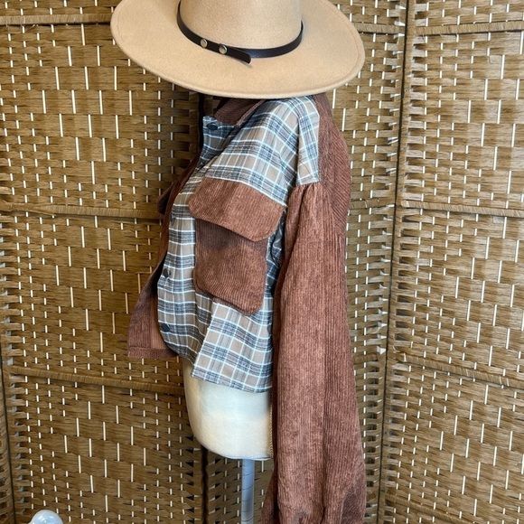 New Women’s Long Sleeve Button Plaid Corduroy Cropped Barn Jacket Size M - Picture 5 of 8